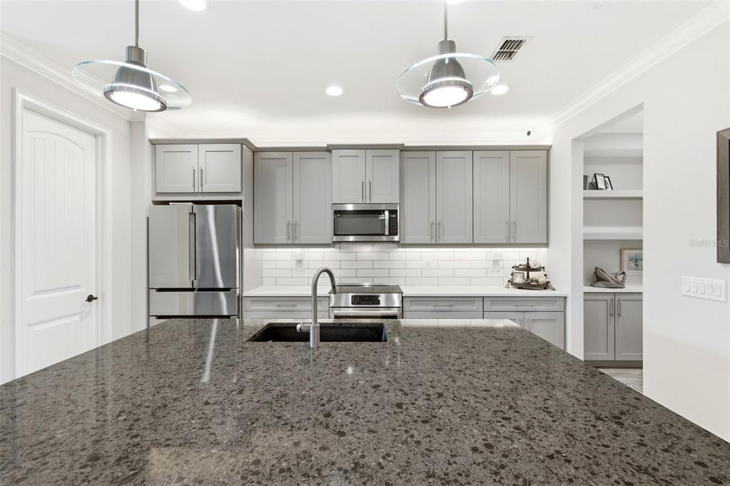 1004 Mango Court Oldsmar, FL 34677 - Photo 11 of 51