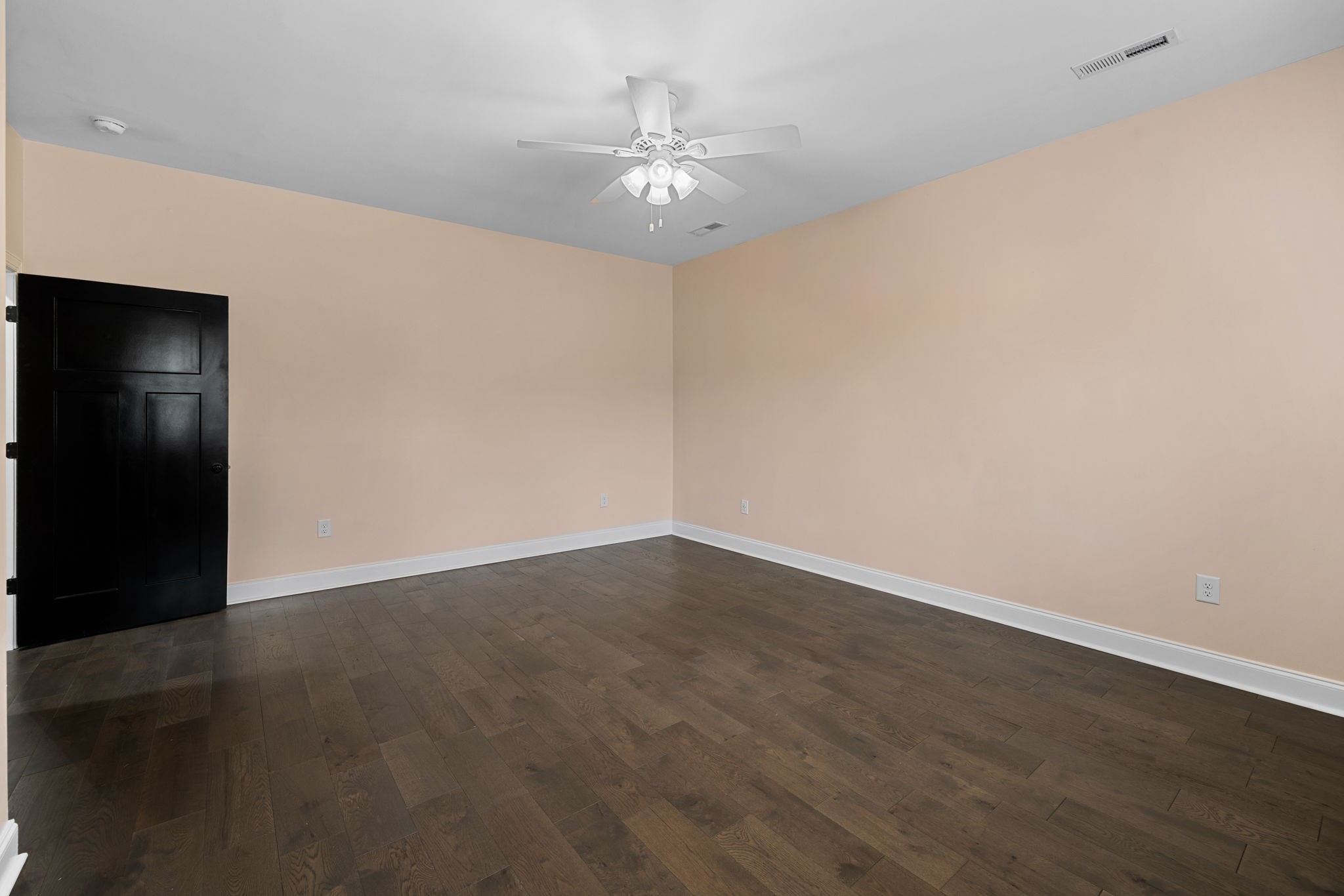 106 East 9th Street Columbia, TN 38401 - Photo 23 of 94 a view of an empty room with a ceiling fan and window