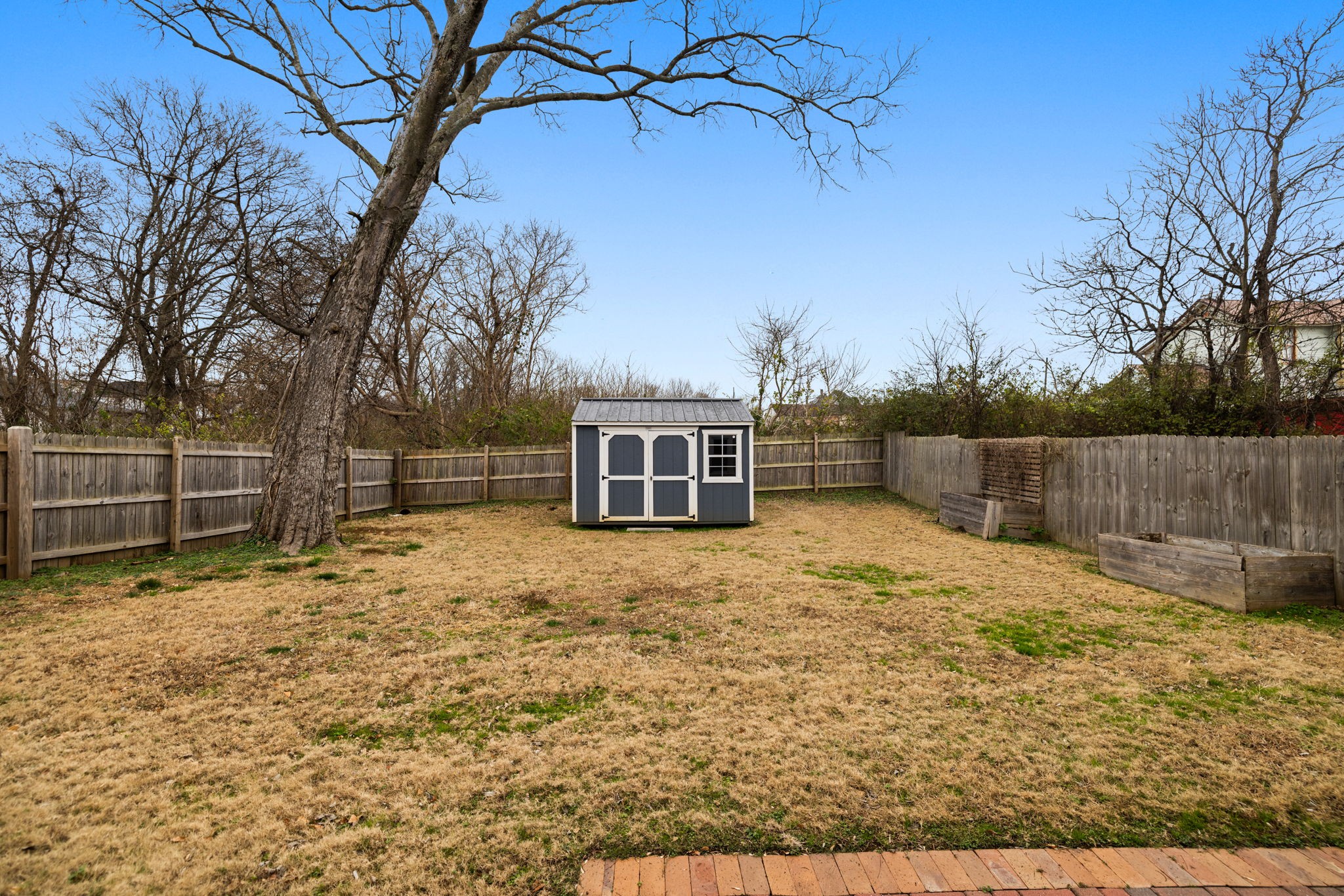 106 East 9th Street Columbia, TN 38401 - Photo 58 of 94 a backyard of a house with lots of green space
