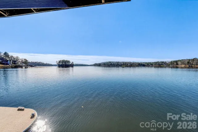 $769,500 | 254 North Shoreline Drive, New London, NC 28127