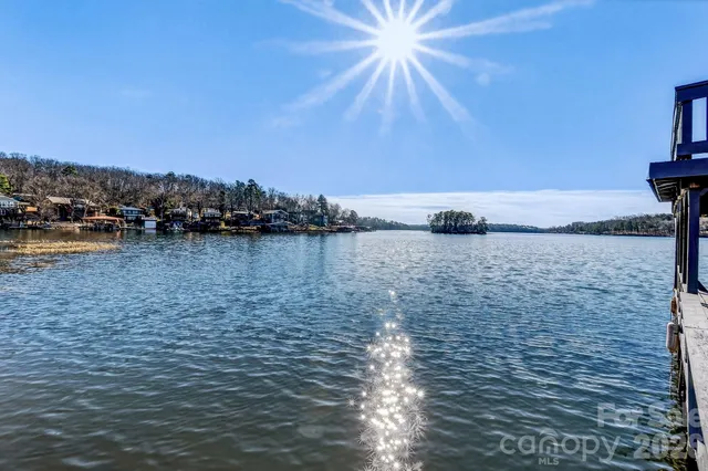 $769,500 | 254 North Shoreline Drive, New London, NC 28127