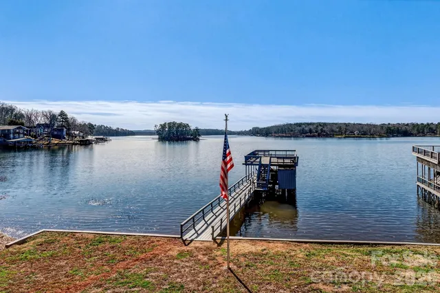 $769,500 | 254 North Shoreline Drive, New London, NC 28127