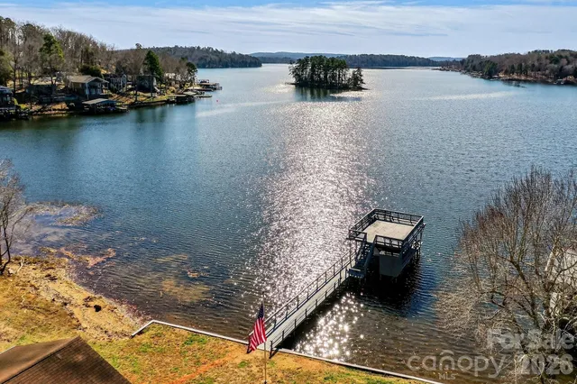 $769,500 | 254 North Shoreline Drive, New London, NC 28127