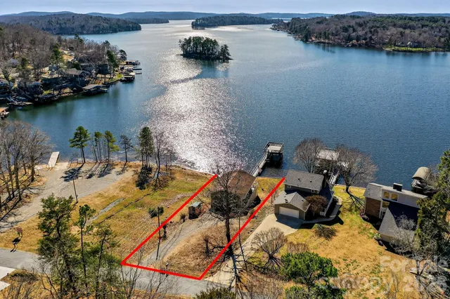 $769,500 | 254 North Shoreline Drive, New London, NC 28127