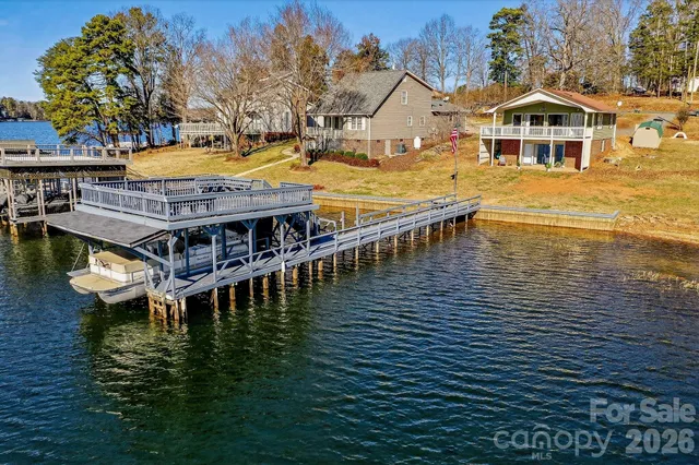 $769,500 | 254 North Shoreline Drive, New London, NC 28127