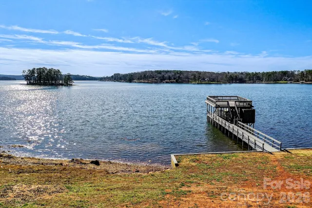 $769,500 | 254 North Shoreline Drive, New London, NC 28127
