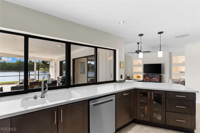 $769,000 | 864 South Town And River Drive, Fort Myers, FL 33919