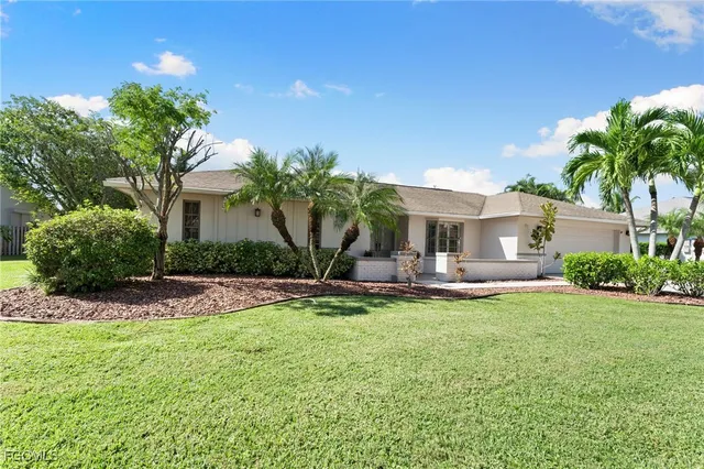 $769,000 | 864 South Town And River Drive, Fort Myers, FL 33919