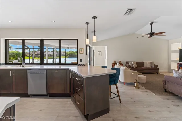 $769,000 | 864 South Town And River Drive, Fort Myers, FL 33919