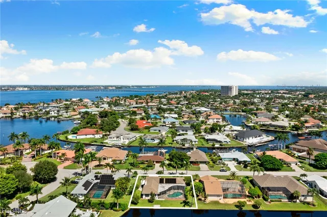 $769,000 | 864 South Town And River Drive, Fort Myers, FL 33919