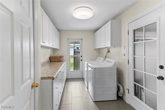 $769,000 | 864 South Town And River Drive, Fort Myers, FL 33919