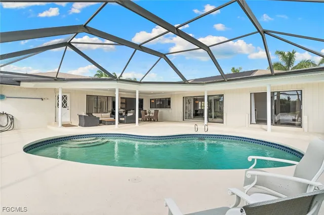 $769,000 | 864 South Town And River Drive, Fort Myers, FL 33919