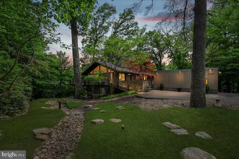 $1,995,000 | 6620 Fernwood Court, Bethesda, MD 20817