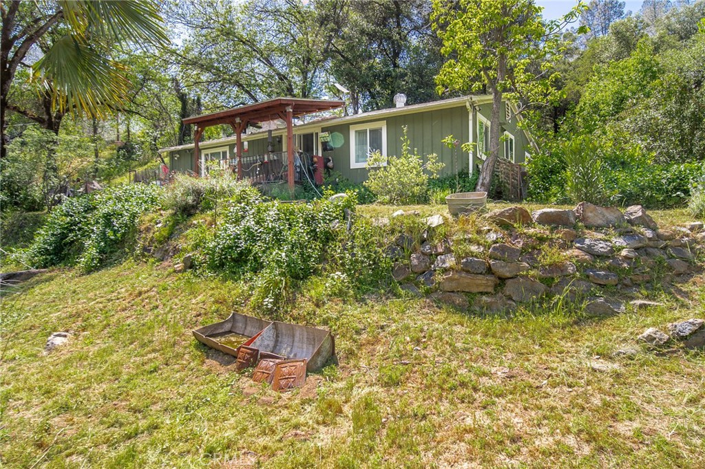 10049 Incline Road El Portal, CA 95318 - Photo 20 of 44 a view of a yard with plants and large trees