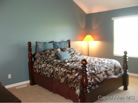 1921 Strawberry Lane Springfield, IL 62711 - Photo 8 of 10 Gallery Image 8