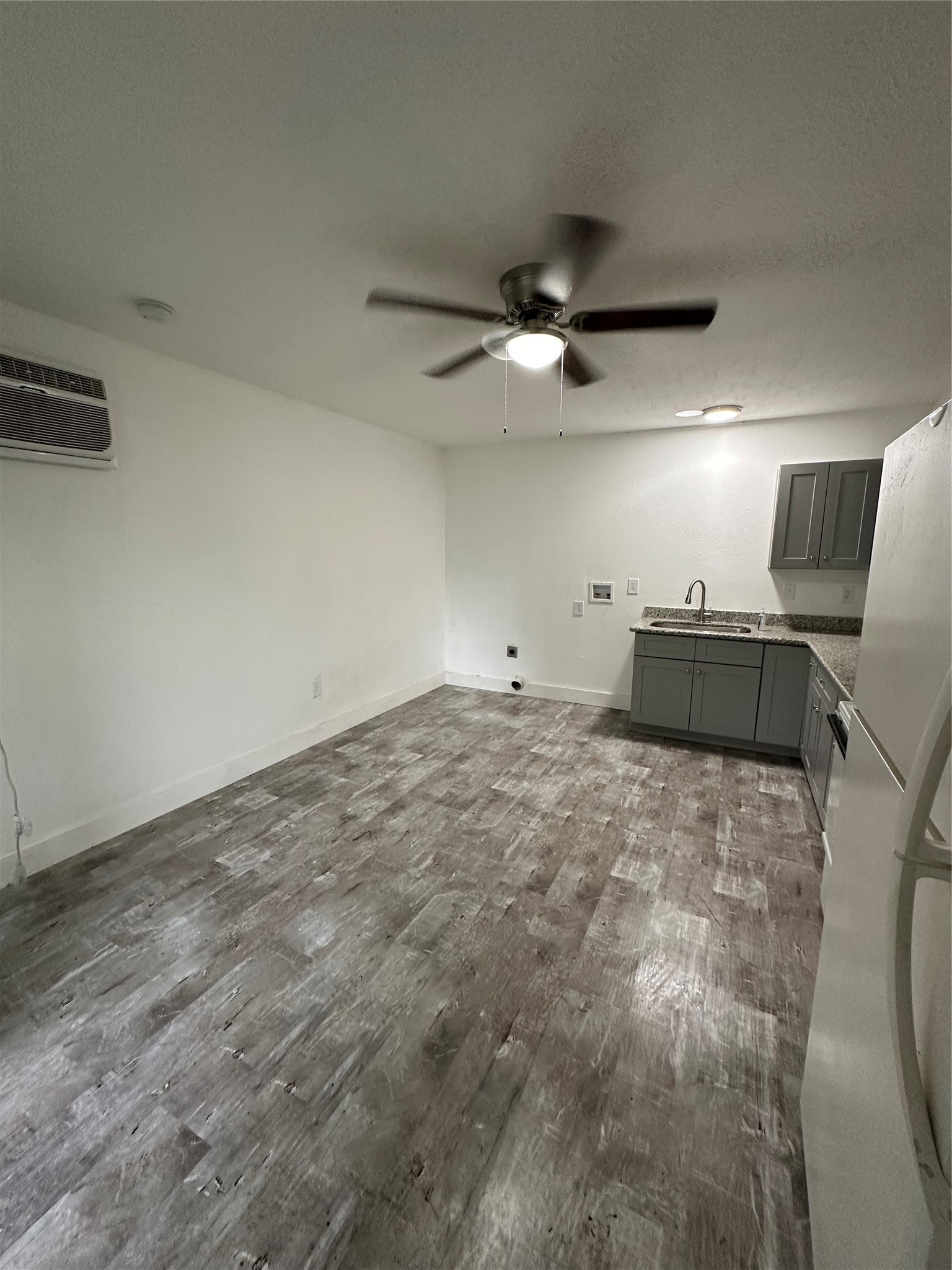1405 Miles Street Houston, TX 77015 - Photo 4 of 9 a view of a garage