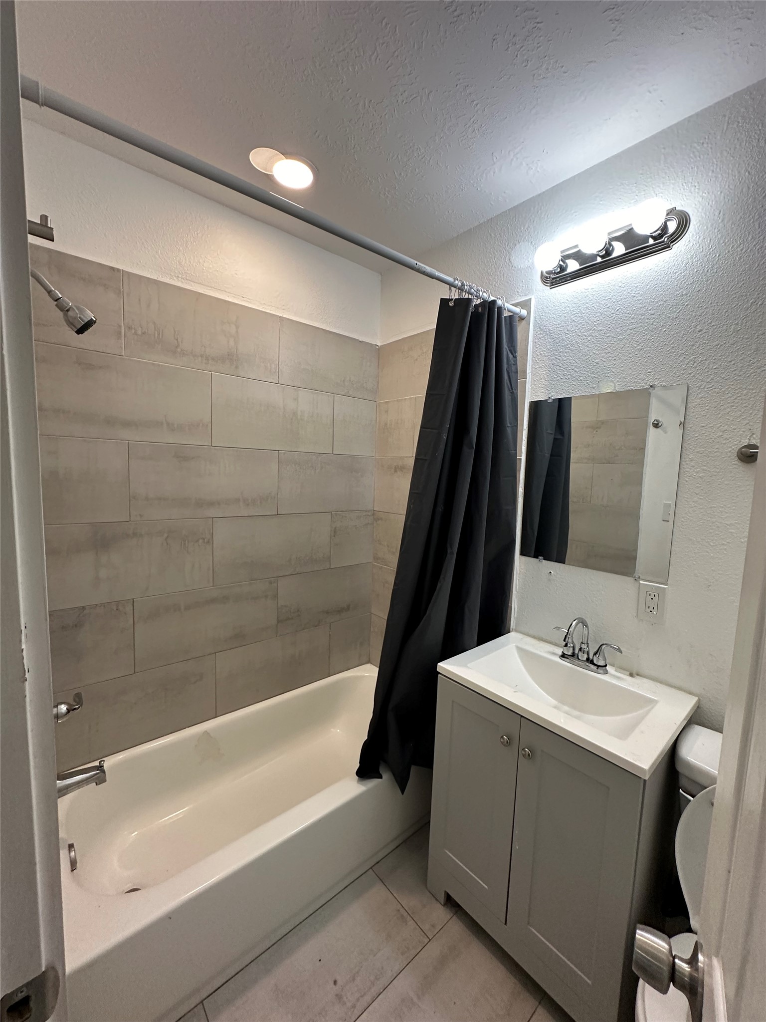 1405 Miles Street Houston, TX 77015 - Photo 9 of 9 a bathroom with a bathtub a sink and a mirror