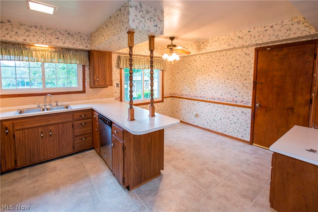 15142 Drake Road Strongsville, OH 44136 - Photo 7 of 25 Eat in Kitchen complete with planning desk and floor to ceiling pantry (not pictured).