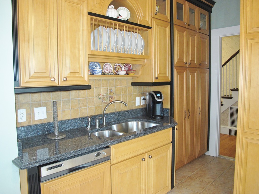 24 Whitman Road Worcester, MA 01609 - Photo 11 of 30 Gallery Image 11