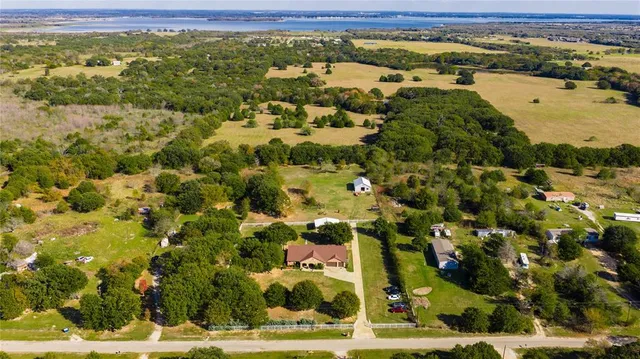 $890,000 | 17909 Terrace Drive, Kemp, TX 75143