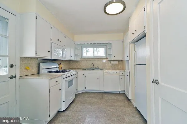 $395,000 | 794 Burnt Tavern Road, Brick, NJ 08724