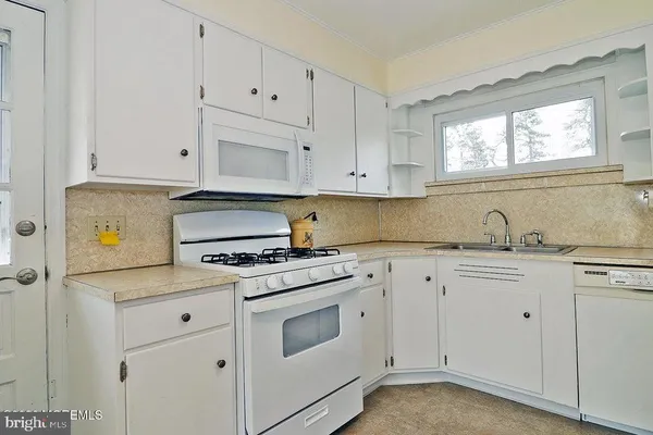 $395,000 | 794 Burnt Tavern Road, Brick, NJ 08724