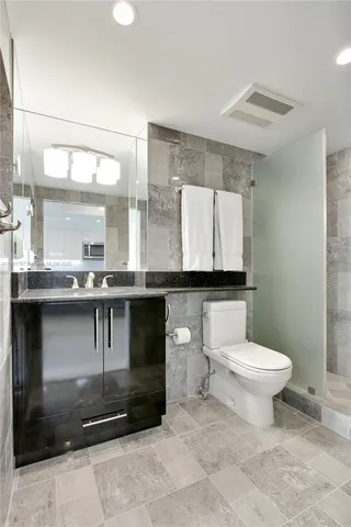 $4,000 | 100 Lincoln Road, Unit 940, Miami Beach, FL 33139