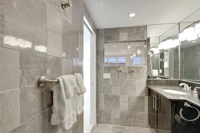 $4,000 | 100 Lincoln Road, Unit 940, Miami Beach, FL 33139