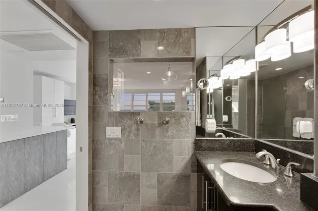 $4,000 | 100 Lincoln Road, Unit 940, Miami Beach, FL 33139