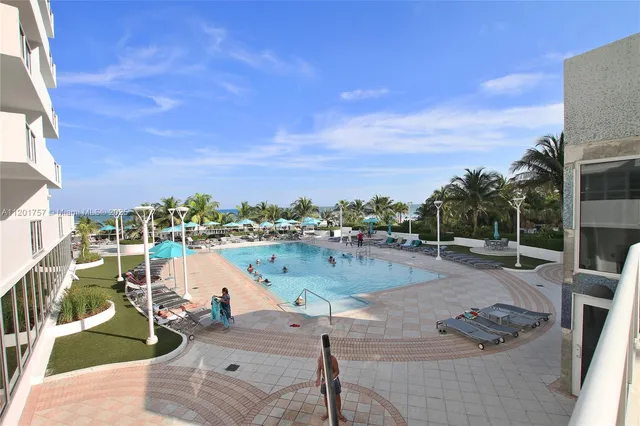 $4,000 | 100 Lincoln Road, Unit 940, Miami Beach, FL 33139