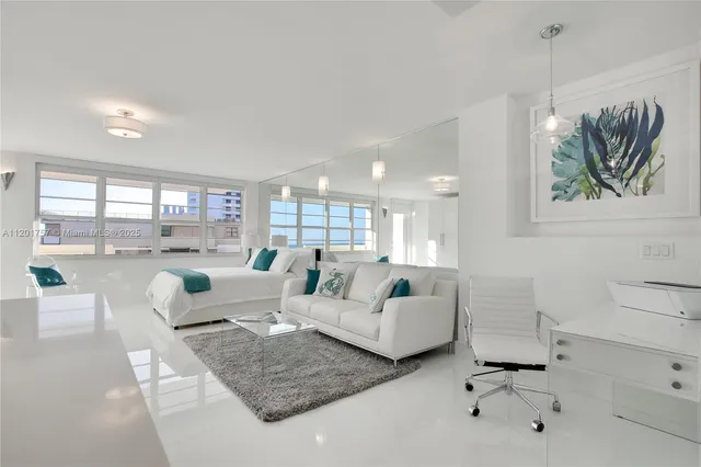 $4,000 | 100 Lincoln Road, Unit 940, Miami Beach, FL 33139