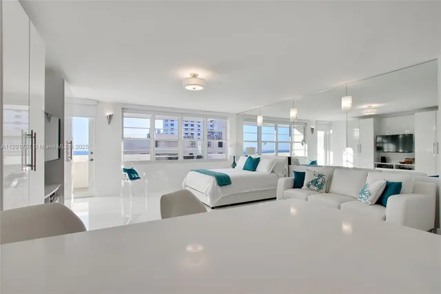 $4,000 | 100 Lincoln Road, Unit 940, Miami Beach, FL 33139
