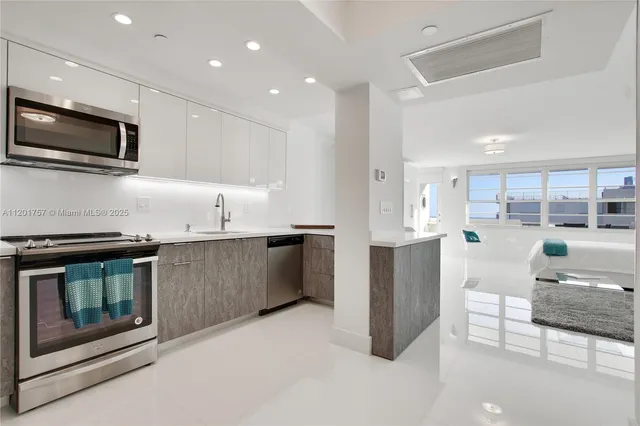 $4,000 | 100 Lincoln Road, Unit 940, Miami Beach, FL 33139