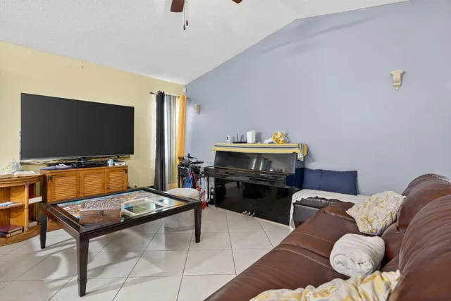 $3,000 | 6877 3rd Street, Jupiter, FL 33458