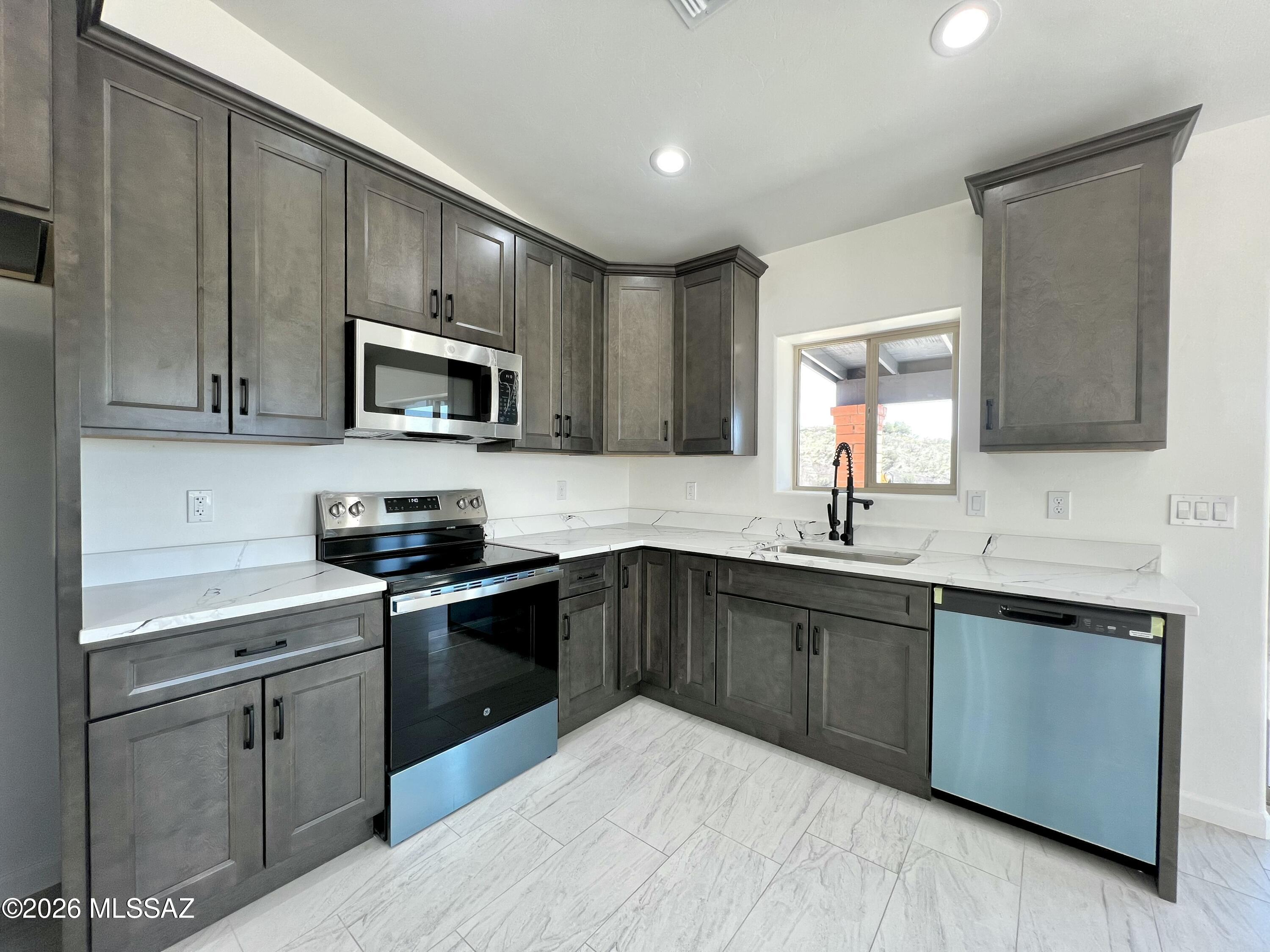 355 Trinity Court Rio Rico, AZ 85648 - Photo 4 of 18 Gallery Image 4