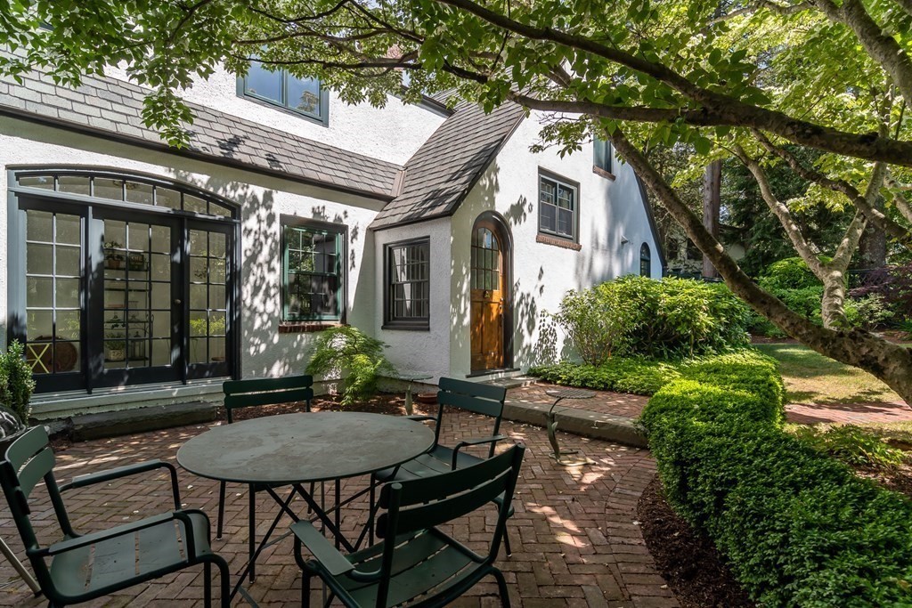 119 Conant Road Weston, MA 02493 - Photo 2 of 29