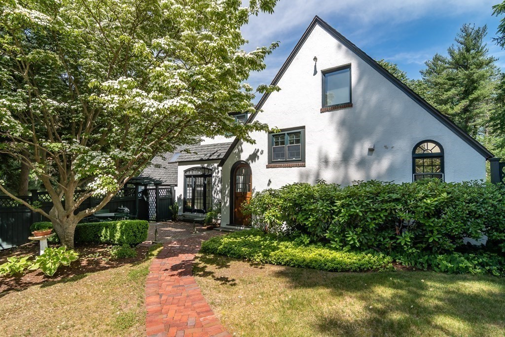 119 Conant Road Weston, MA 02493 - Photo 3 of 29