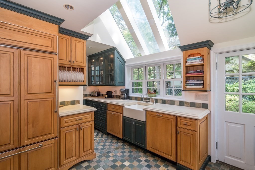 119 Conant Road Weston, MA 02493 - Photo 5 of 29