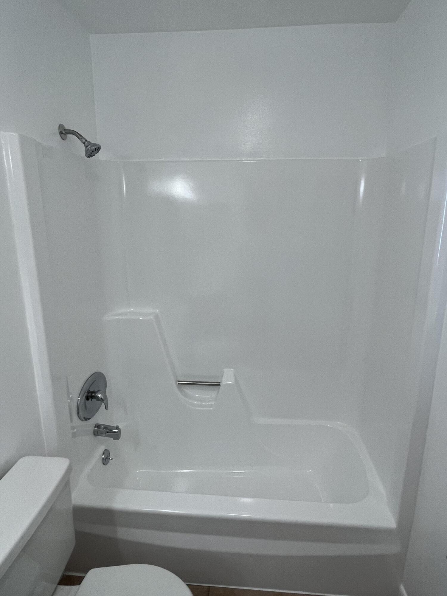 431 Jupiter Lakes Boulevard, Unit 2104C Jupiter, FL 33458 - Photo 13 of 28 a bathroom with a bathtub