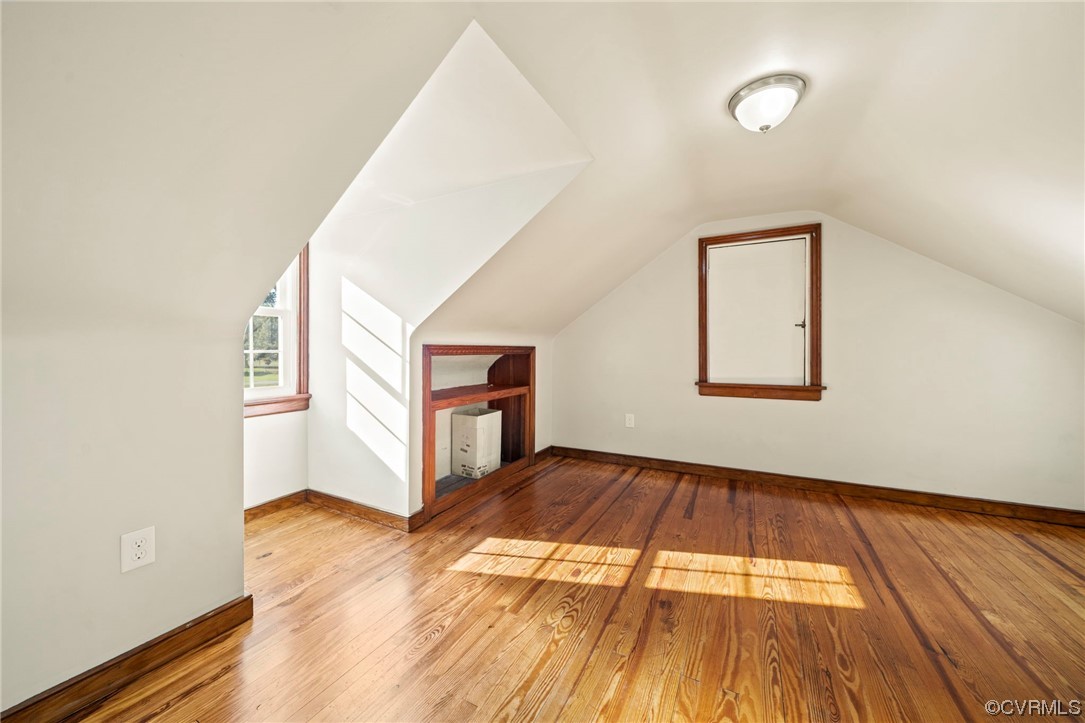 10121 Highview Road Glen Allen, VA 23059 - Photo 17 of 24 Bonus room with vaulted ceiling and light hardwood