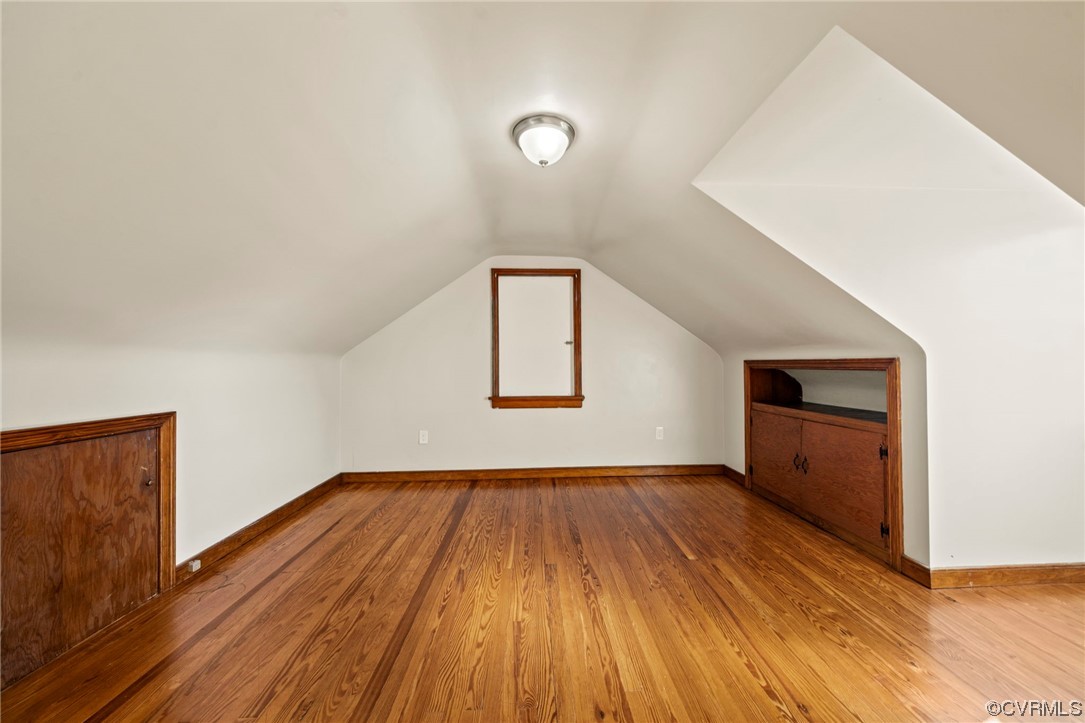 10121 Highview Road Glen Allen, VA 23059 - Photo 19 of 24 Bonus room with vaulted ceiling and light hardwood
