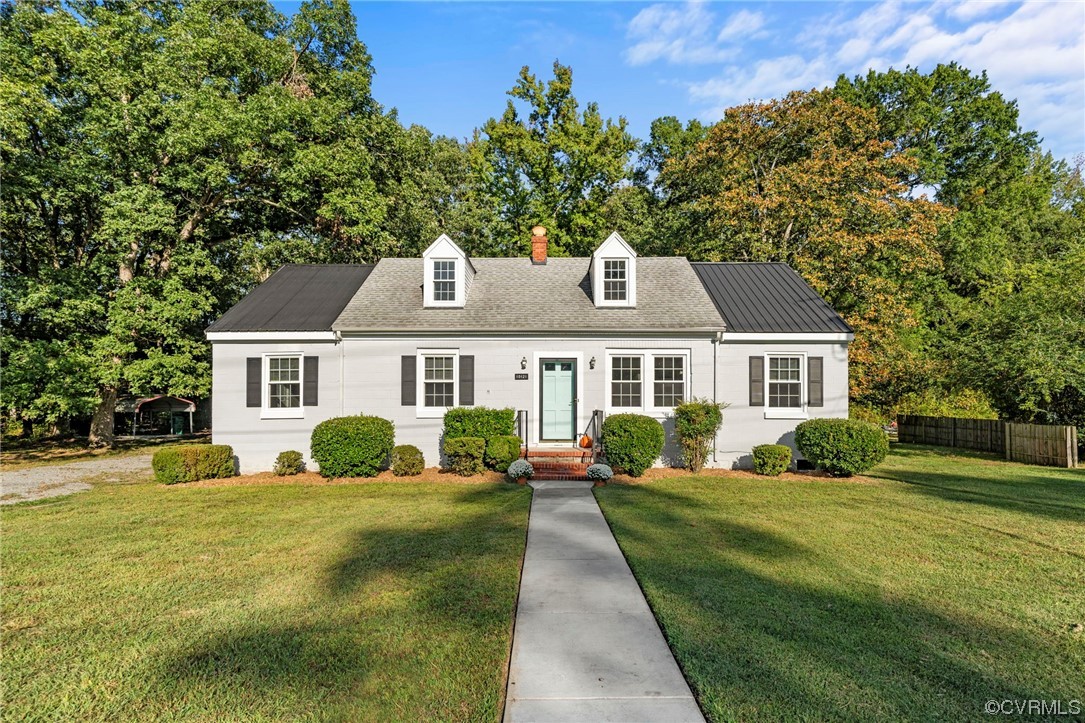 10121 Highview Road Glen Allen, VA 23059 - Photo 2 of 24 Cape cod-style house with a front yard