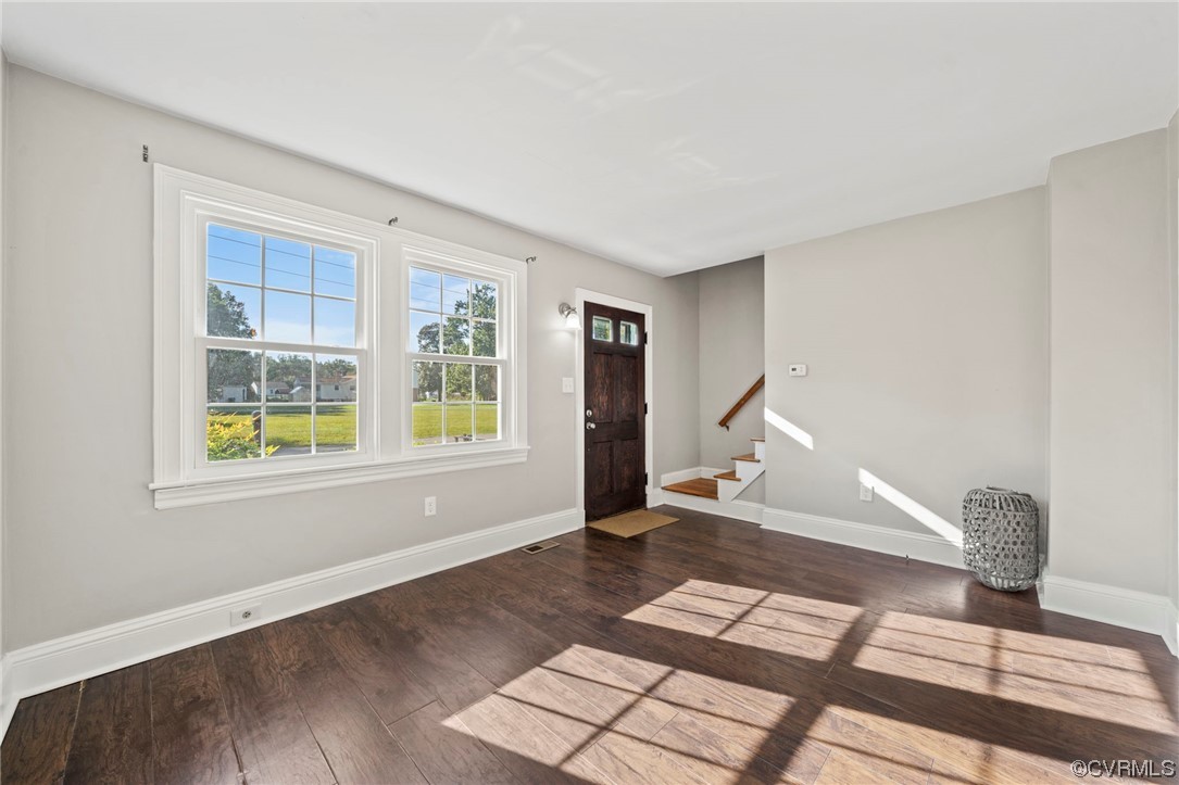 10121 Highview Road Glen Allen, VA 23059 - Photo 3 of 24 View of wood floored entryway