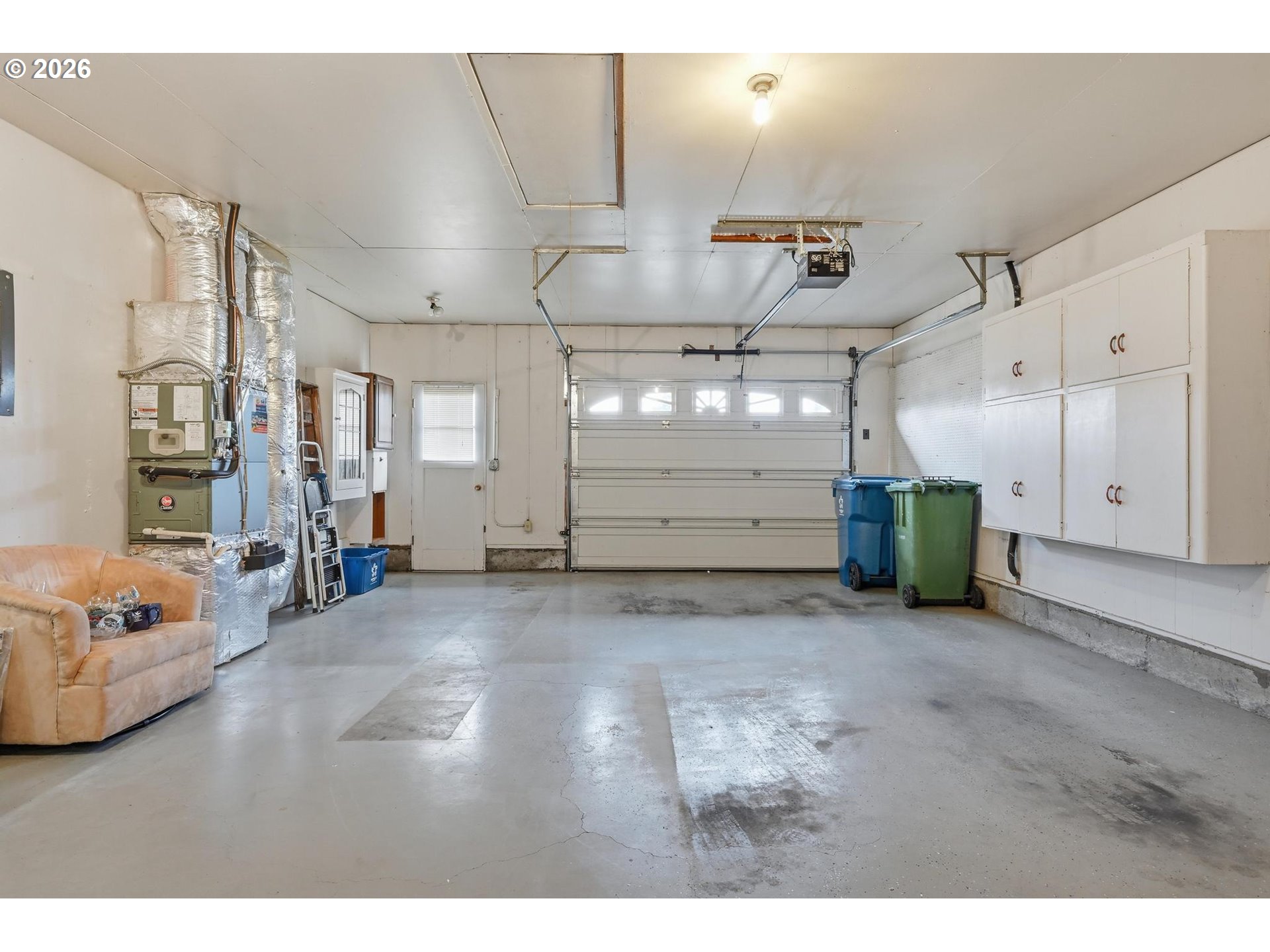 1720 Jansen Way Woodburn, OR 97071 - Photo 18 of 42 a view of a livingroom with furniture and windows