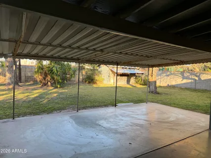 a view of a house with backyard