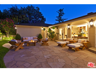 610 Estrellita Way Los Angeles, CA 90049 - Photo 4 of 53 a view of a room with gym equipment