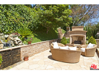 610 Estrellita Way Los Angeles, CA 90049 - Photo 37 of 53 a view of outdoor space and yard