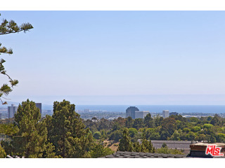 610 Estrellita Way Los Angeles, CA 90049 - Photo 40 of 53 a view of a city