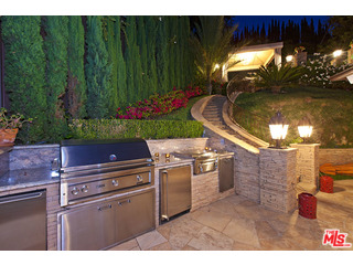 610 Estrellita Way Los Angeles, CA 90049 - Photo 5 of 53 a view of open kitchen