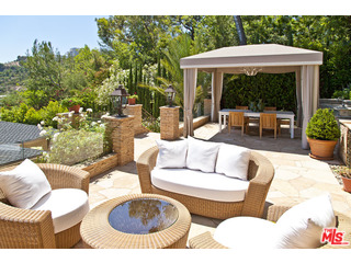 610 Estrellita Way Los Angeles, CA 90049 - Photo 41 of 53 a view of an outdoor dining space with a patio